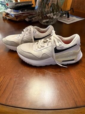Nike White and Black Air Max Casual Sneakers
